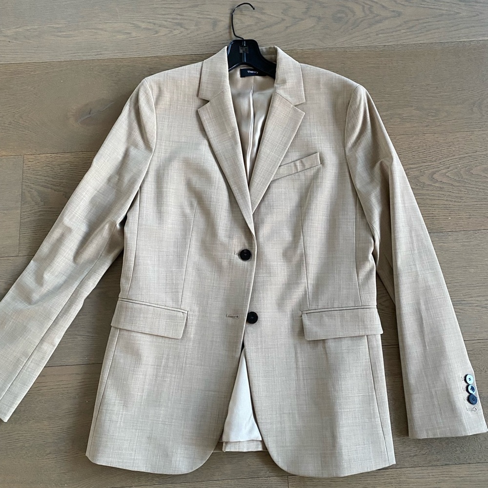BRAND NEW Theory Tan Suit Size 6